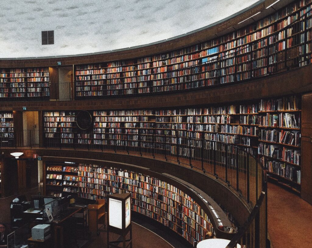 Bibliothek-buecherrei-pexels-olena-bohovyk-3646172-schnitt
